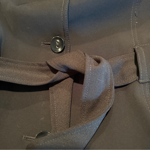 Rothschild size 16 trenchcoat (girls), black, button/belt closure, polka dots - Picture 9 of 9